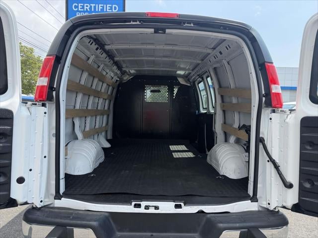 2025 Chevrolet Express Cargo WT