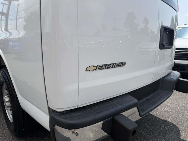 2025 Chevrolet Express Cargo WT