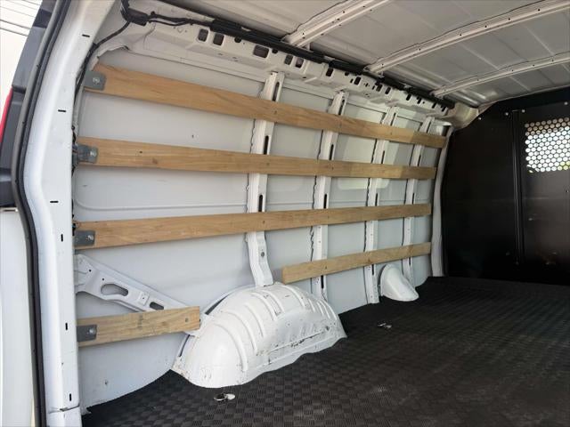 2025 Chevrolet Express Cargo WT