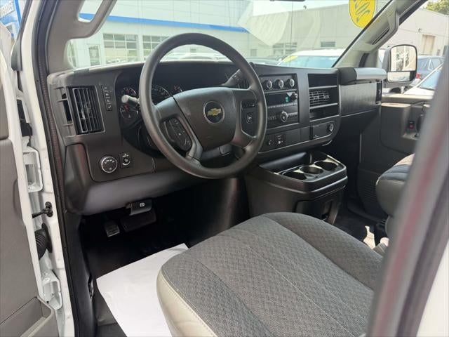 2025 Chevrolet Express Cargo WT