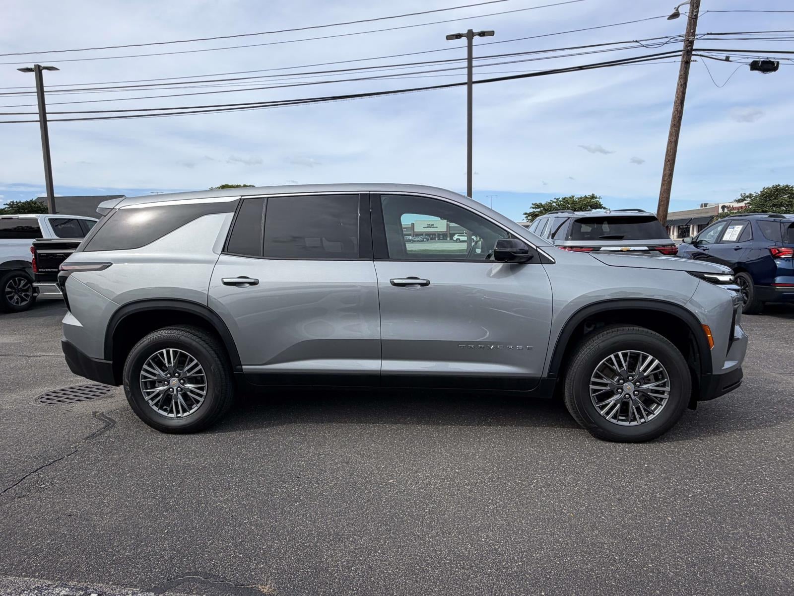 2024 Chevrolet Traverse LS