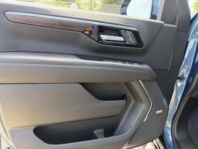 2025 Chevrolet Suburban LT