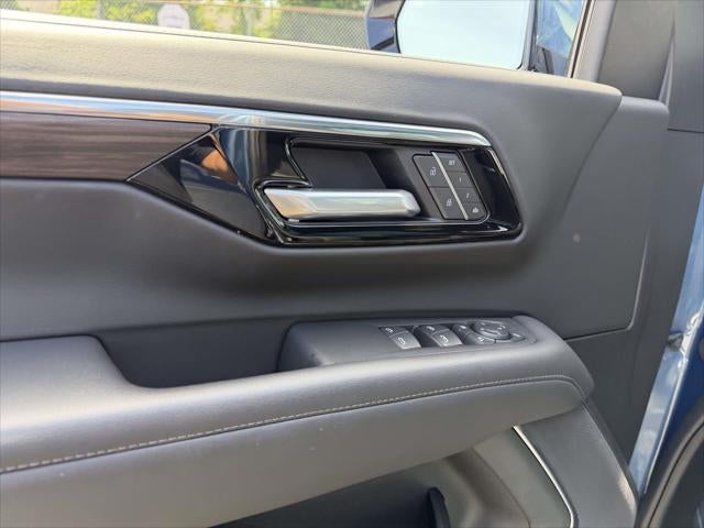 2025 Chevrolet Suburban LT